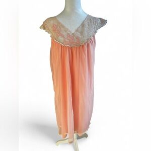 Vintage Peach Lace Women's Chemise